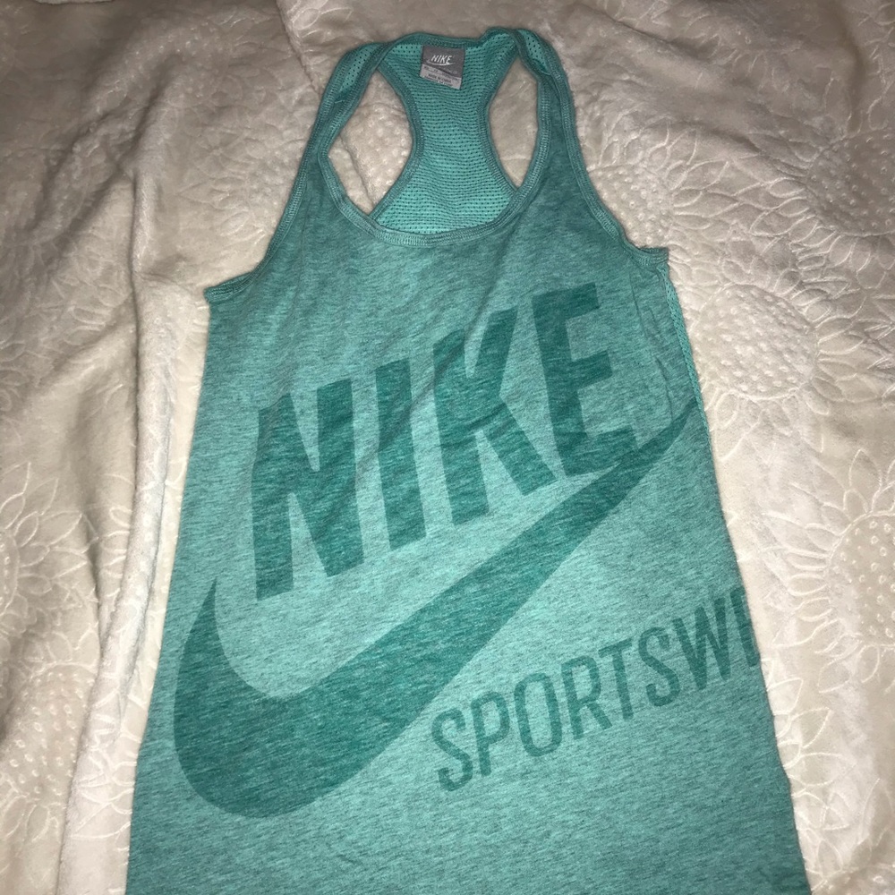 😍 NIKE SPORTSWEAR SHIRT 😍